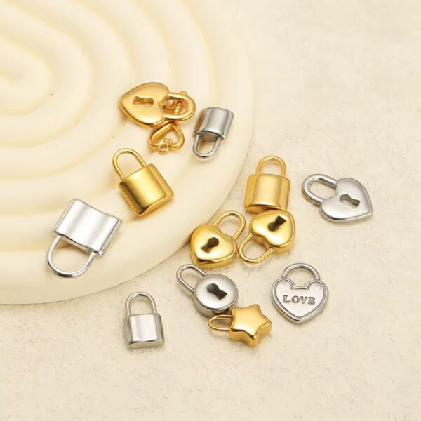 Heart key golden charm - Image 2