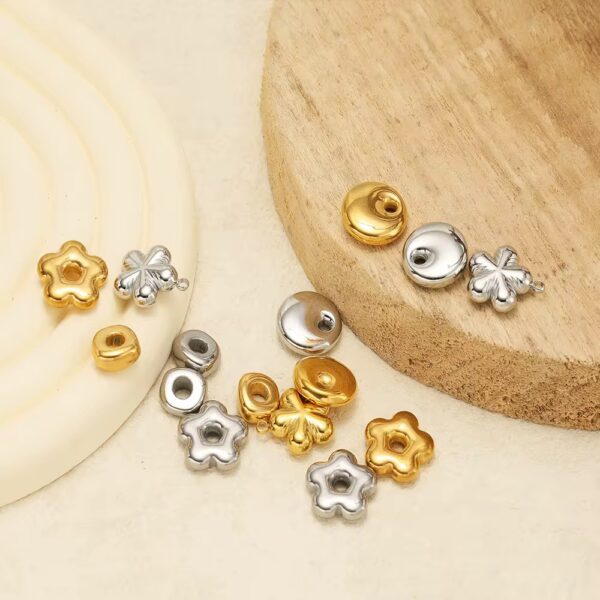 Flower golden charm - Image 3