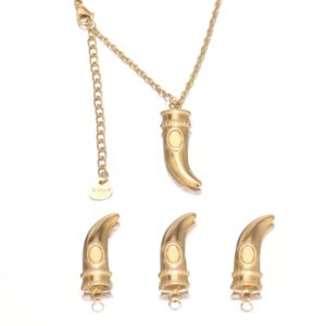 Gold horned charm plain