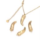 Gold horned charm plain