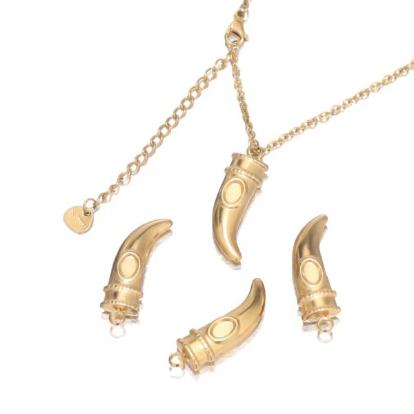 Gold horned charm plain - Image 2
