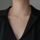 Solitare round necklace
