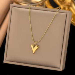 Minimal heart necklace