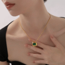 Emerald bold necklace