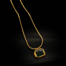 Emerald bold necklace
